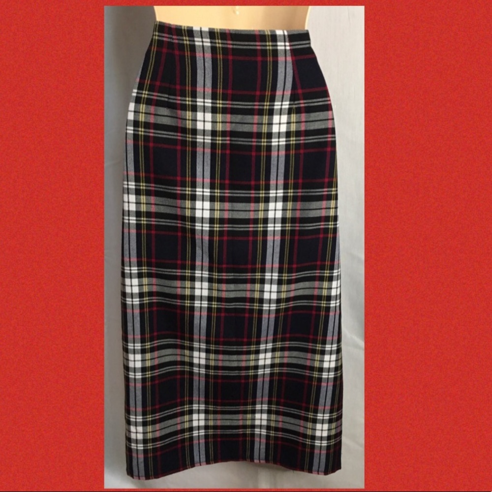 *Nobody’s Child* Size 8. Full front zipper detail in tartan. Calf length skirt. - Picture 4 of 9